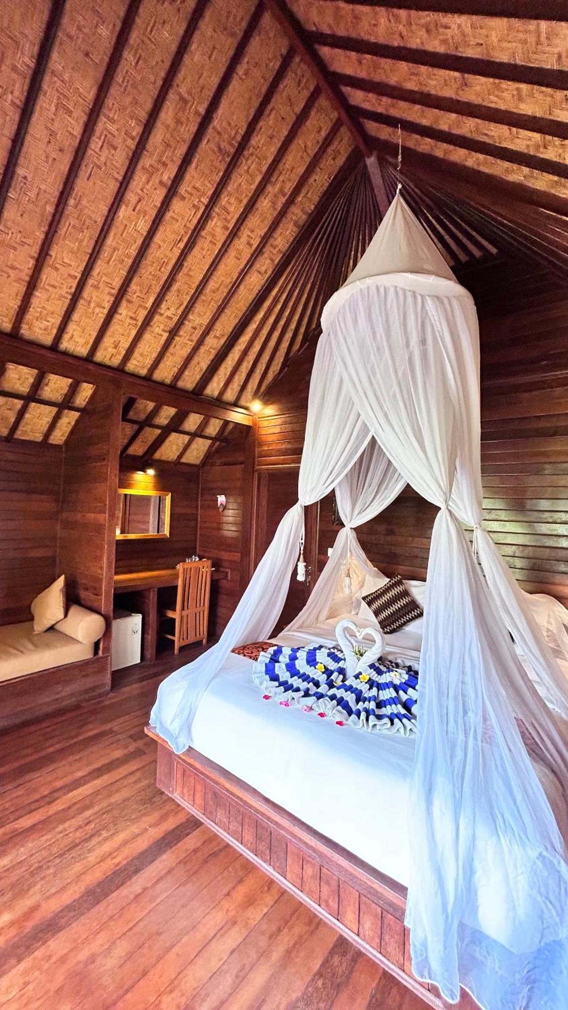 Lembongan Seaview Hotel Exterior photo
