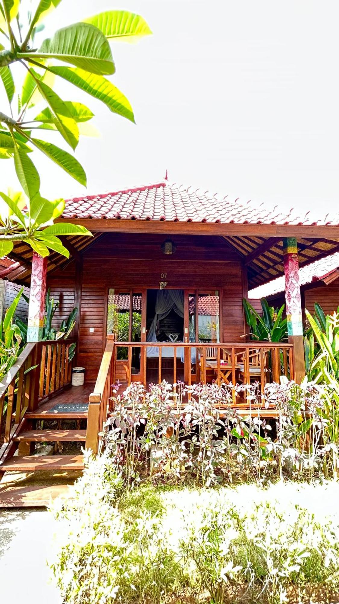 Lembongan Seaview Hotel Exterior photo